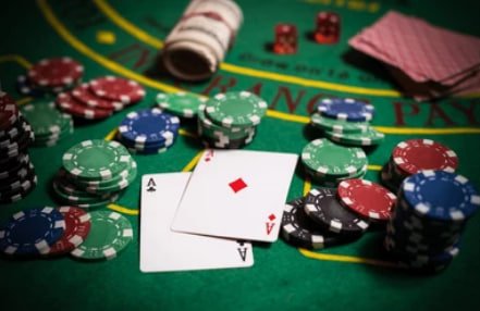 Giao diện nền tảng kỹ thuật 79king01 hiển thị trên điện thoại và máy tính